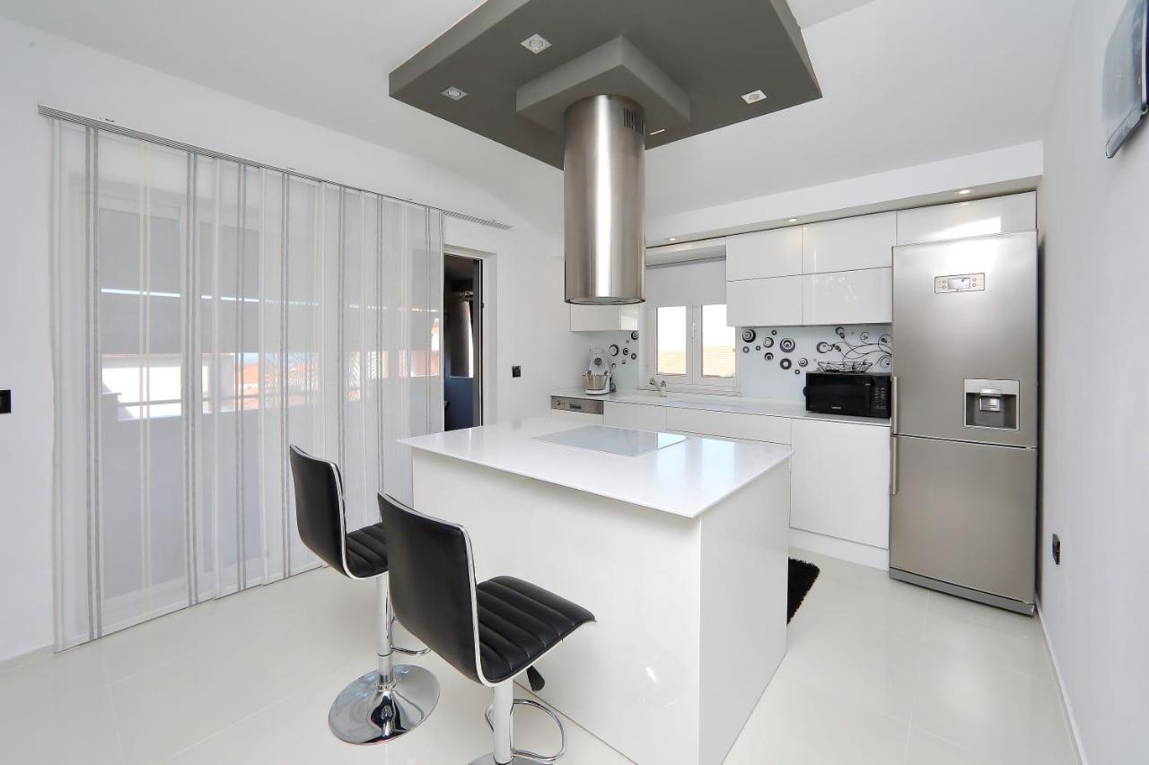 Apartments Neli บาร์บินเย ภายนอก รูปภาพ