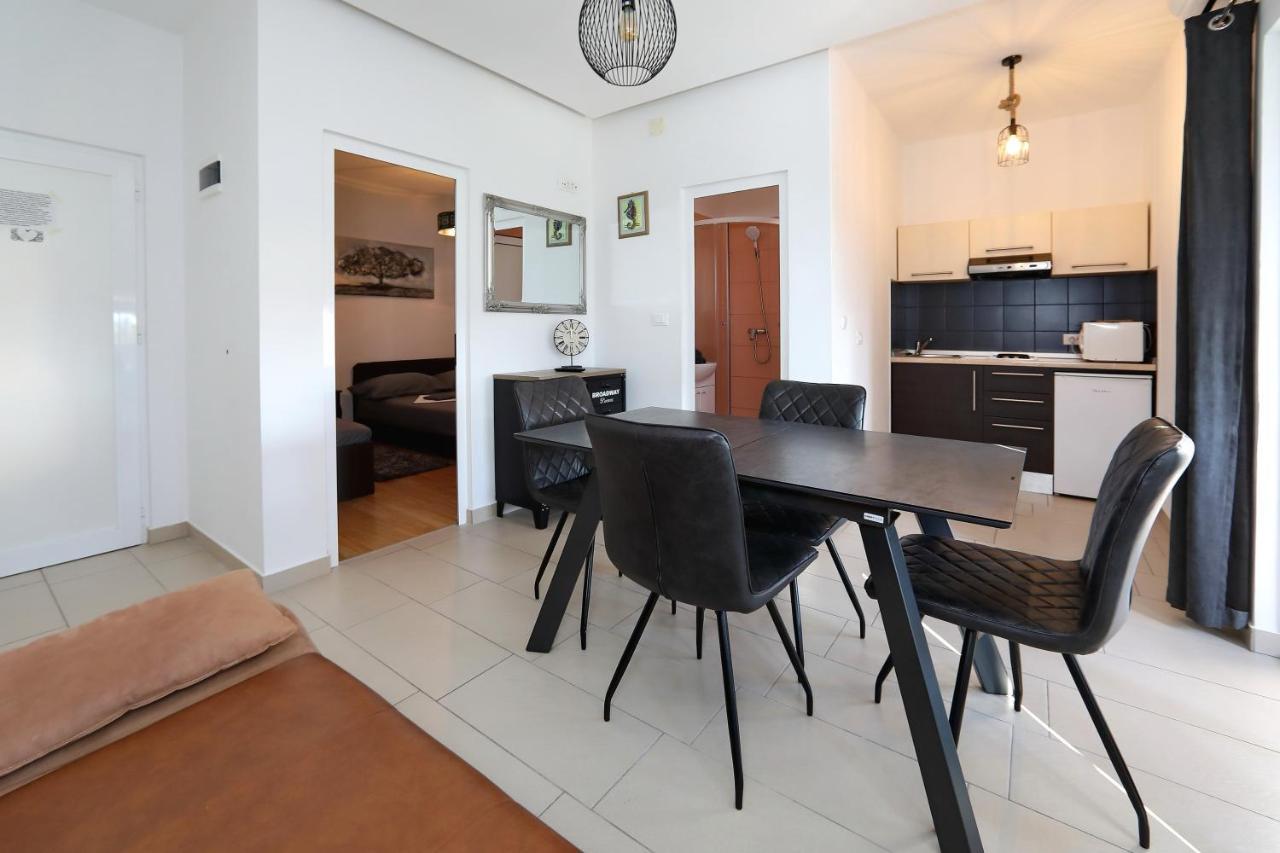 Apartments Neli บาร์บินเย ภายนอก รูปภาพ
