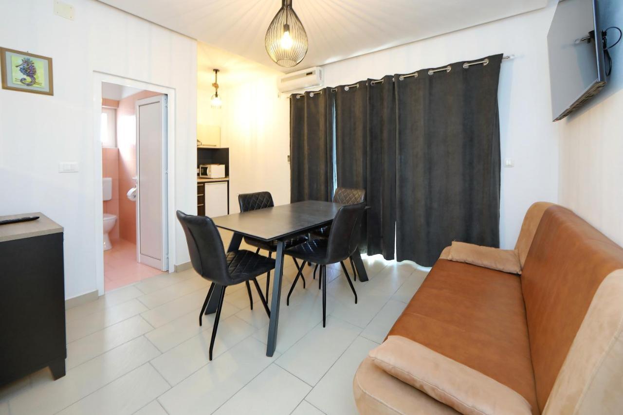 Apartments Neli บาร์บินเย ภายนอก รูปภาพ