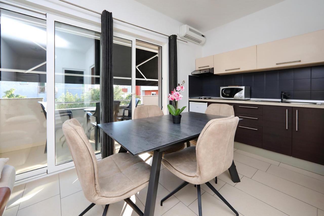 Apartments Neli บาร์บินเย ภายนอก รูปภาพ