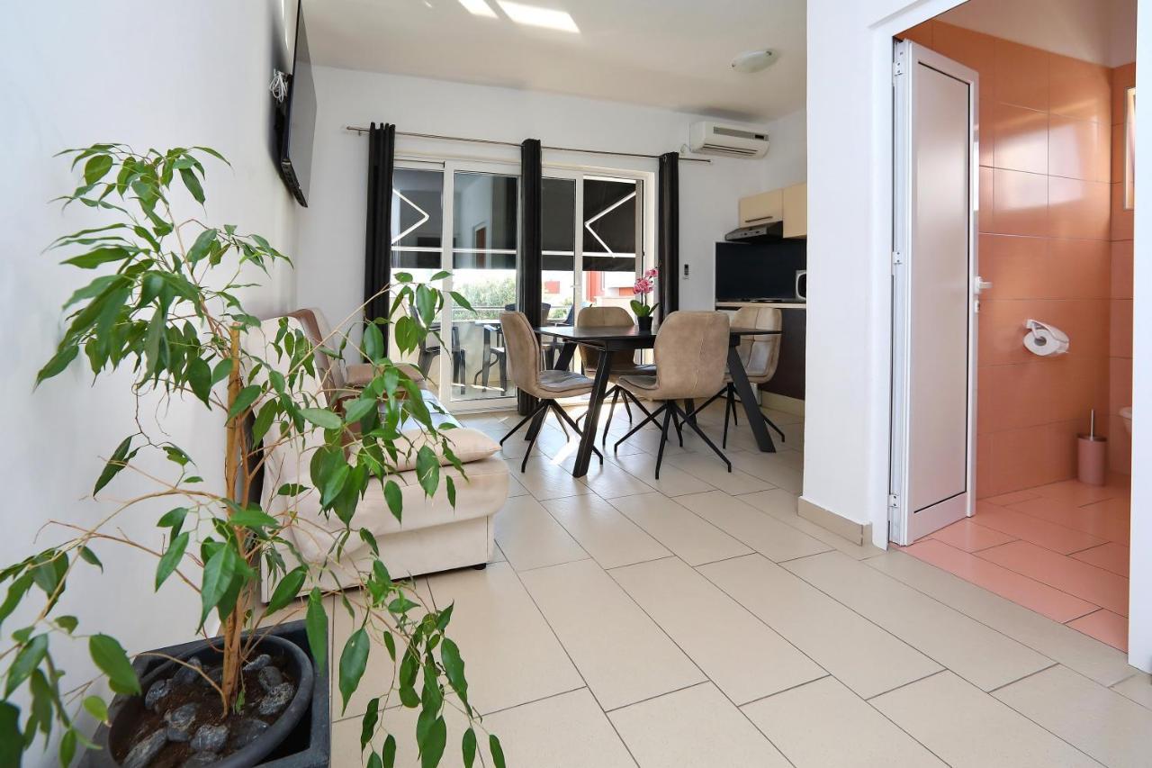 Apartments Neli บาร์บินเย ภายนอก รูปภาพ