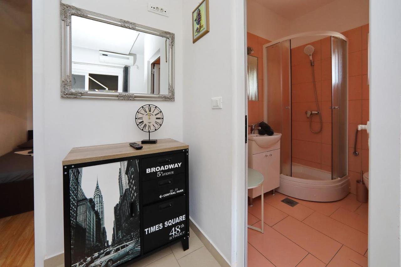 Apartments Neli บาร์บินเย ภายนอก รูปภาพ