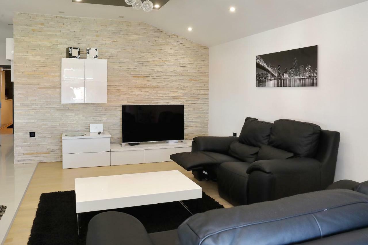 Apartments Neli บาร์บินเย ภายนอก รูปภาพ