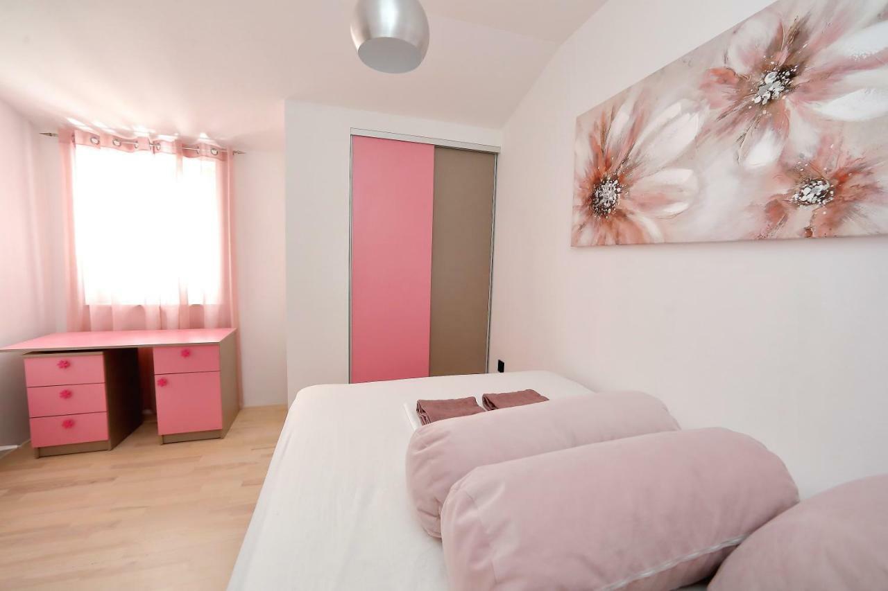 Apartments Neli บาร์บินเย ภายนอก รูปภาพ