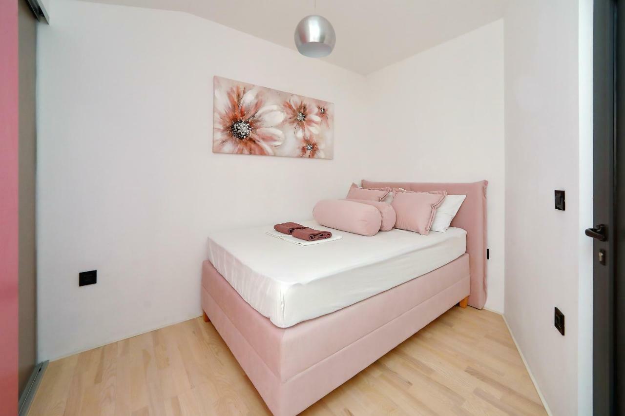 Apartments Neli บาร์บินเย ภายนอก รูปภาพ