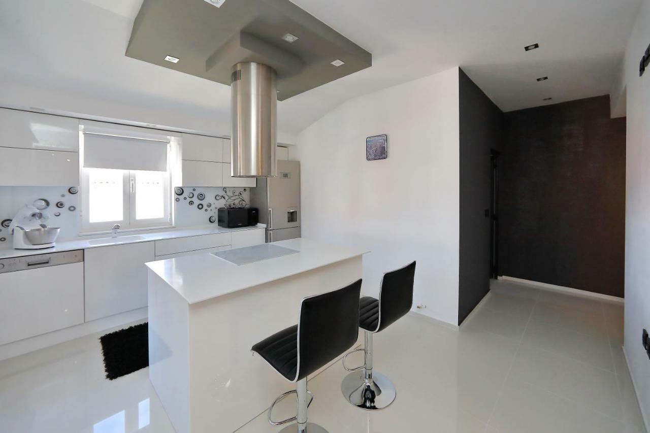 Apartments Neli บาร์บินเย ภายนอก รูปภาพ