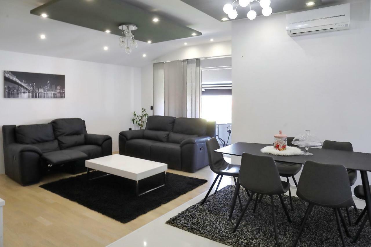 Apartments Neli บาร์บินเย ภายนอก รูปภาพ