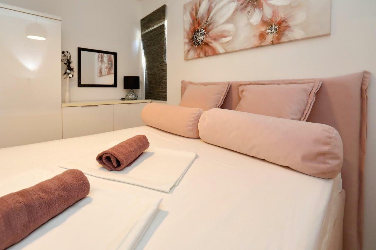 Apartments Neli บาร์บินเย ภายนอก รูปภาพ