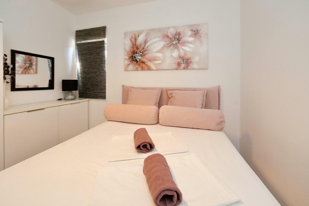 Apartments Neli บาร์บินเย ภายนอก รูปภาพ