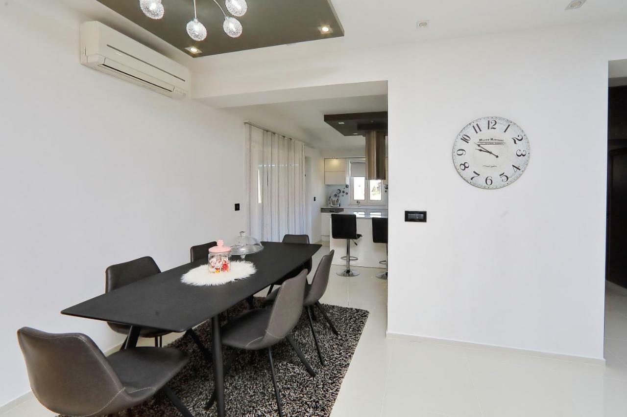 Apartments Neli บาร์บินเย ภายนอก รูปภาพ