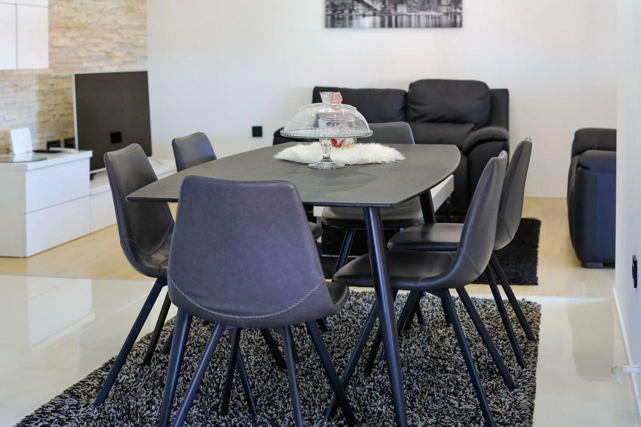Apartments Neli บาร์บินเย ภายนอก รูปภาพ